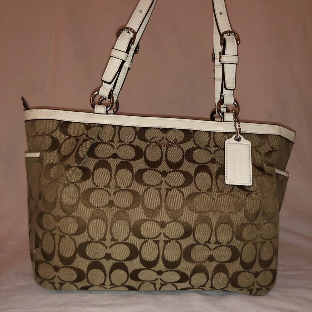 Dreamy Coach Designer Purse! 👜